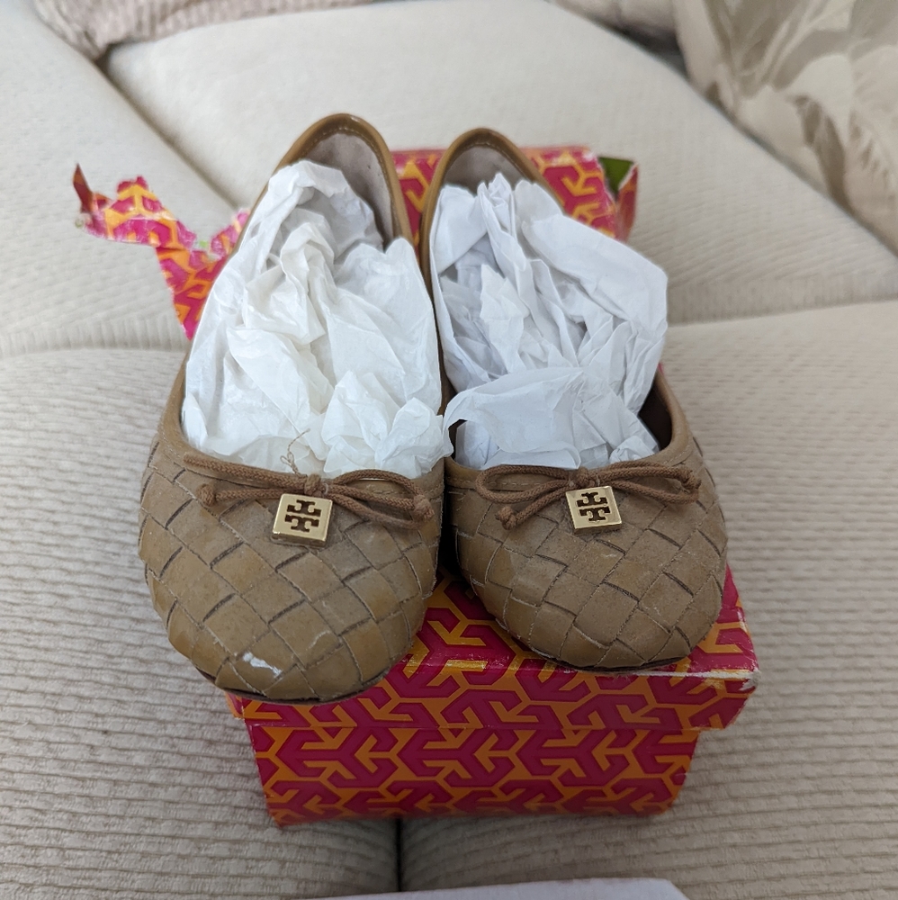 Tory Burch beige Prescott ballerina flats I'm size 6